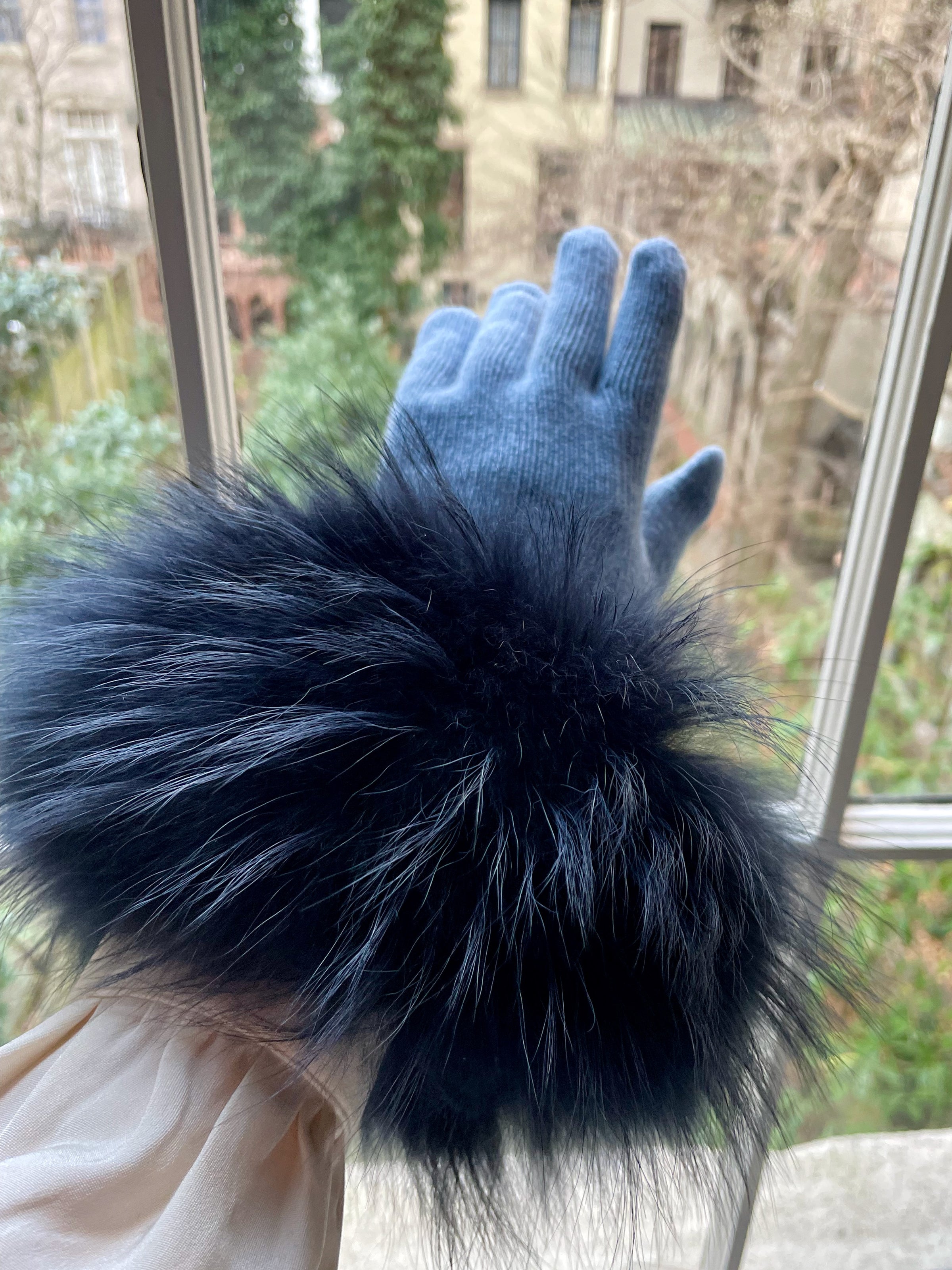 Cashmere Gloves with Fur Cuff